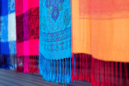 Jenis-Jenis Pashmina: Temukan Jenis Ideal untuk Anda